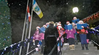 Choir in front of the City Hall