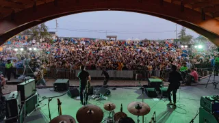 Folk on the Rocks Back Stage