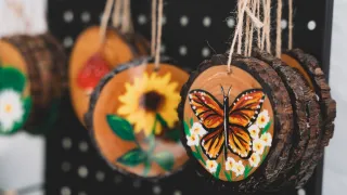 Local art: Drawing on wood